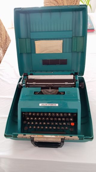 Máquina de escribir Olivetti Studio 45