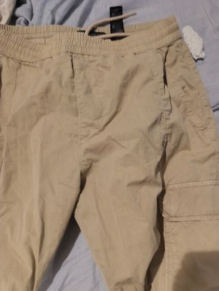 Pantalón cargo beige