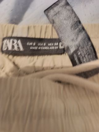 Pantalón cargo beige