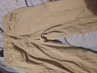 Pantalón cargo beige