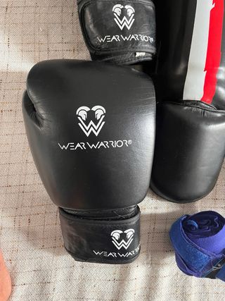 Espinilleras y guantes kickboxing Wear Warrior