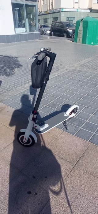 Patinete Eléctrico Blanco ( REPARAR batería )
