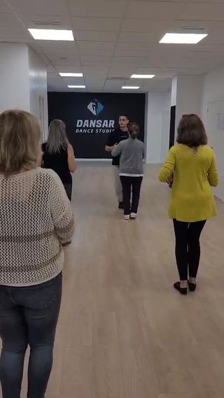 CLASES DE BAILE PERSONALIZADAS Y GRUPALES