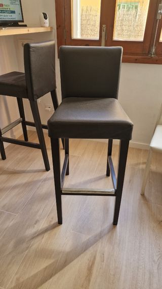 Taburetes Beige y Blanco