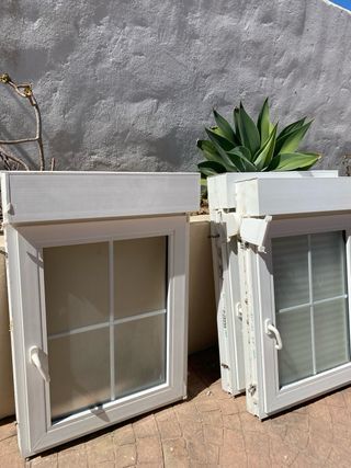 4 Ventana PVC Doble Abatimiento con Persiana