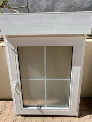4 Ventana PVC Doble Abatimiento con Persiana