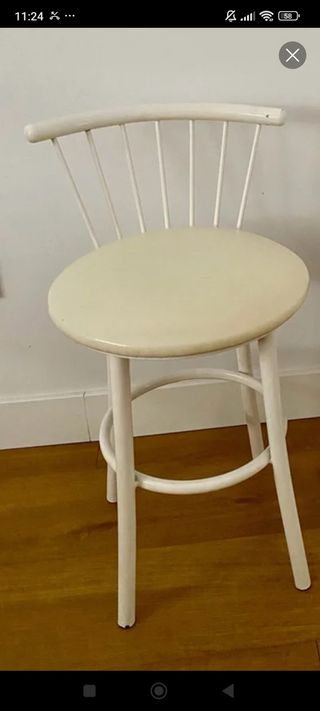 Banqueta alta blanca con respaldo