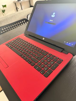 Ordenador portátil HP rojo