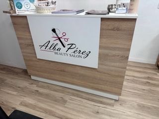 Mostrador comercial con escritorio