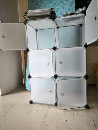 Armario modular plástico con puertas. 16 módulos.