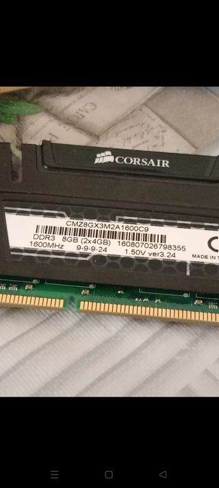 2 Módulos RAM Corsair + SSD Kingston 120GB