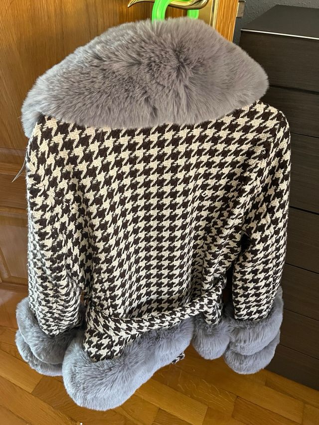 Elegante abrigo Vamila XL con pelo