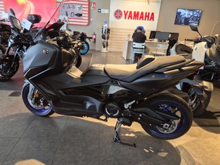 Yamaha TMAX 560 2025, pruébala!!