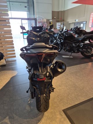 Yamaha TMAX 560 2025, pruébala!!