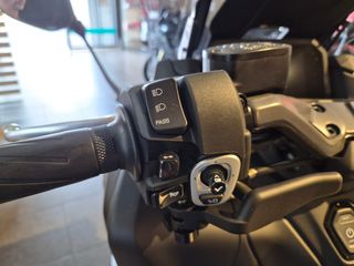 Yamaha TMAX 560 2025, pruébala!!