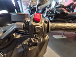 Yamaha TMAX 560 2025, pruébala!!