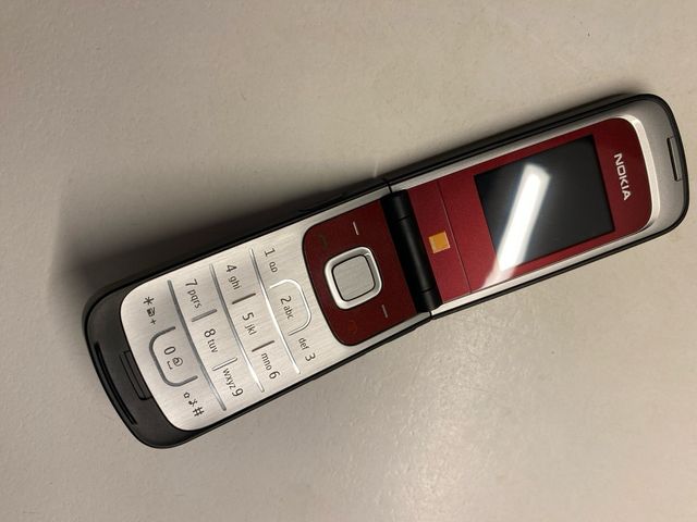 Telefono cellulare Nokia 2720a usato