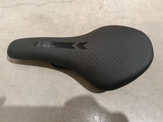 Sillín Cube Negro Nueva. Sin uso