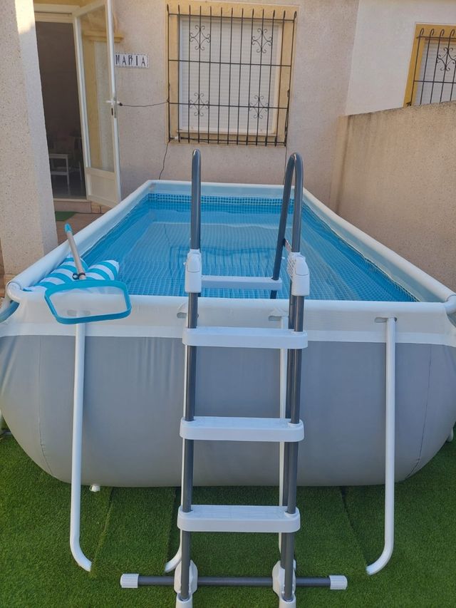 Piscina desmontable con escalera 4x2x1