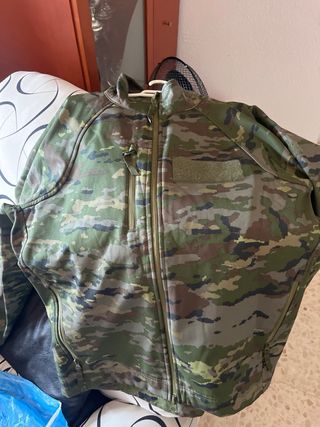 Chaqueta militar camuflaje