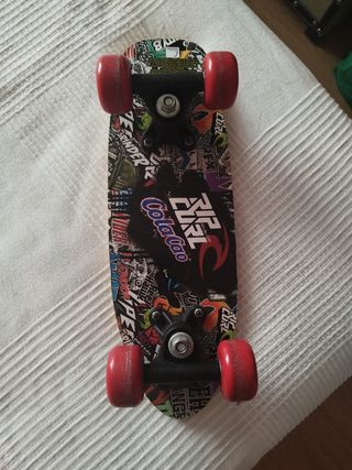 Patín infantil con ruedas rojas