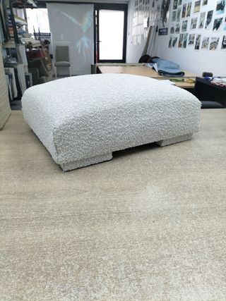 Puff Reposapiés Tejido Beige y Blanco