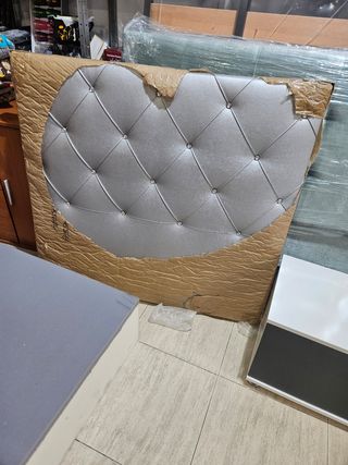 Mesa de comedor cristal y sillas. Consultar precio