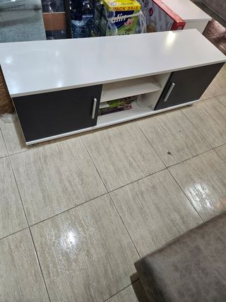 Mesa de comedor cristal y sillas. Consultar precio