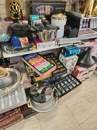 Mesa de comedor cristal y sillas. Consultar precio