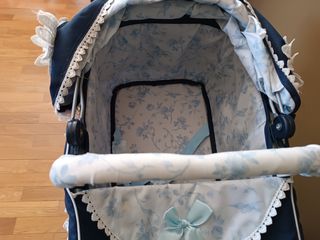 Carrito de muñecas azul con capota
