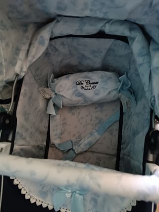 Carrito de muñecas azul con capota