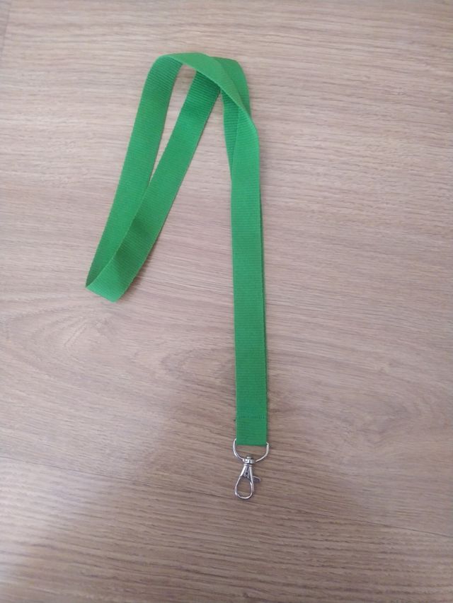 Cinta verde para colgar llaves o tarjetas