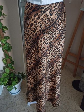 Falda larga de satén estampado animal