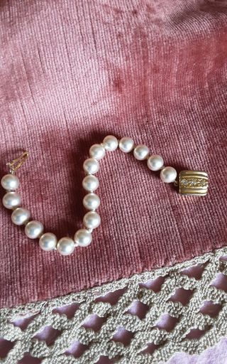 Bracciale perle con chiusura dorata