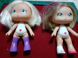 Carrito de muñeca con muñeca rubia