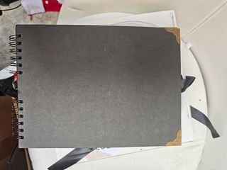 Álbum de fotos negro con cinta