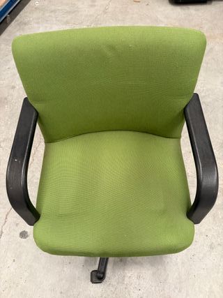 Silla de oficina verde y negra