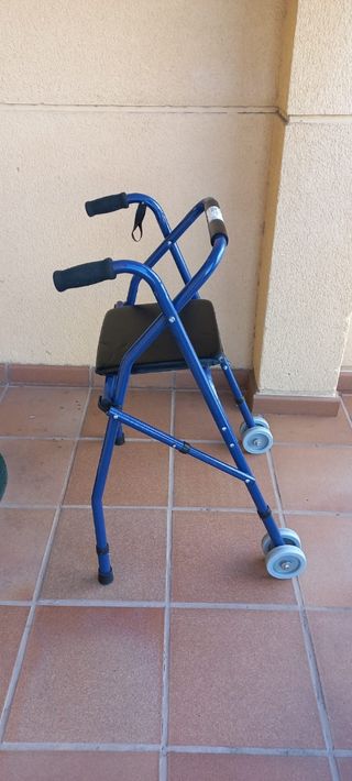 Andador Taca Taca Azul con Ruedas