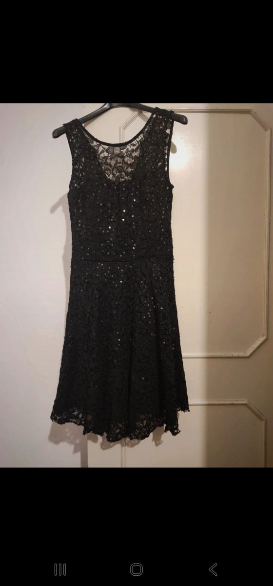 Abito nero con paillettes