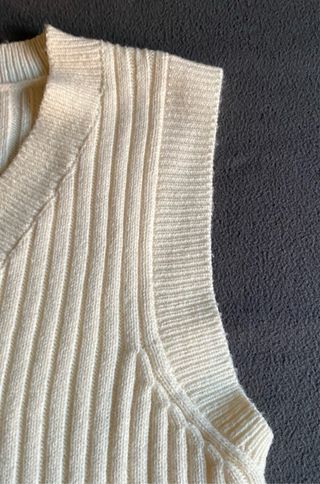 Chaleco Divided crema talla S