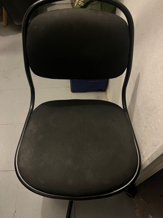 Silla de estudio negra con ruedas