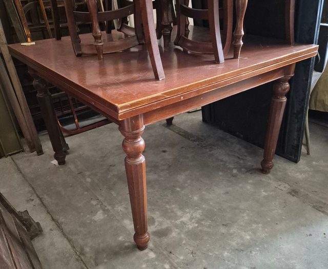 Tavolo quadrato allungabile in legno