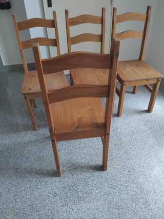 4 Sillas de Madera Marrón
