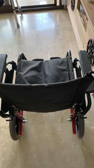Silla de ruedas. Nueva. Utilizada 2 veces. 