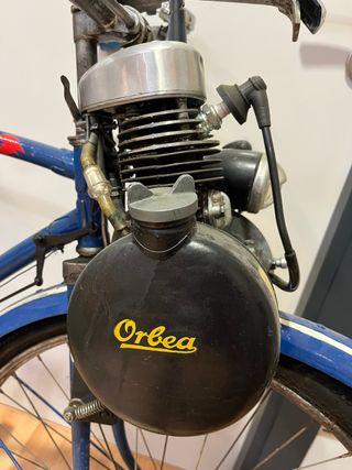 Bicicleta Orbea antigua con motor auxiliar