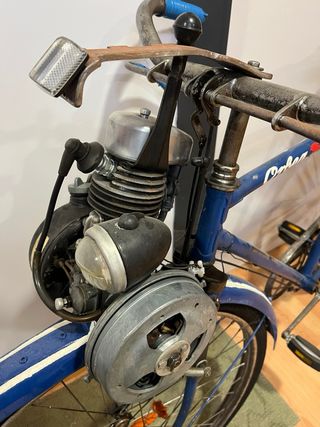 Bicicleta Orbea antigua con motor auxiliar