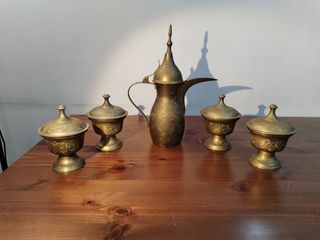 Caffettiera araba Dallah in Ottone + 4 Contenitori