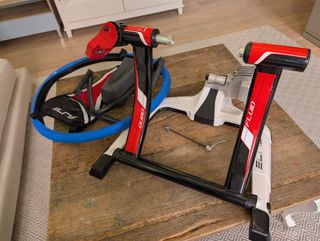 Rodillo Elite Qubo Fluid + Accesorios (Sin uso)