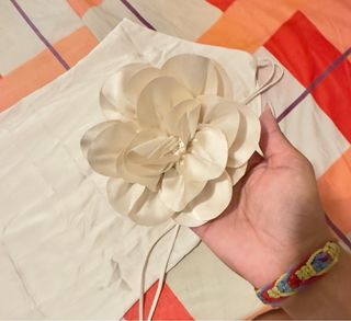 Vestido blanco con flor