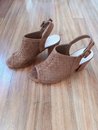 Sandalias de entretiempo con diseño calado